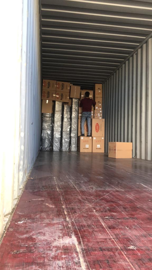 Yükleme alanında dış ticaret kolileri